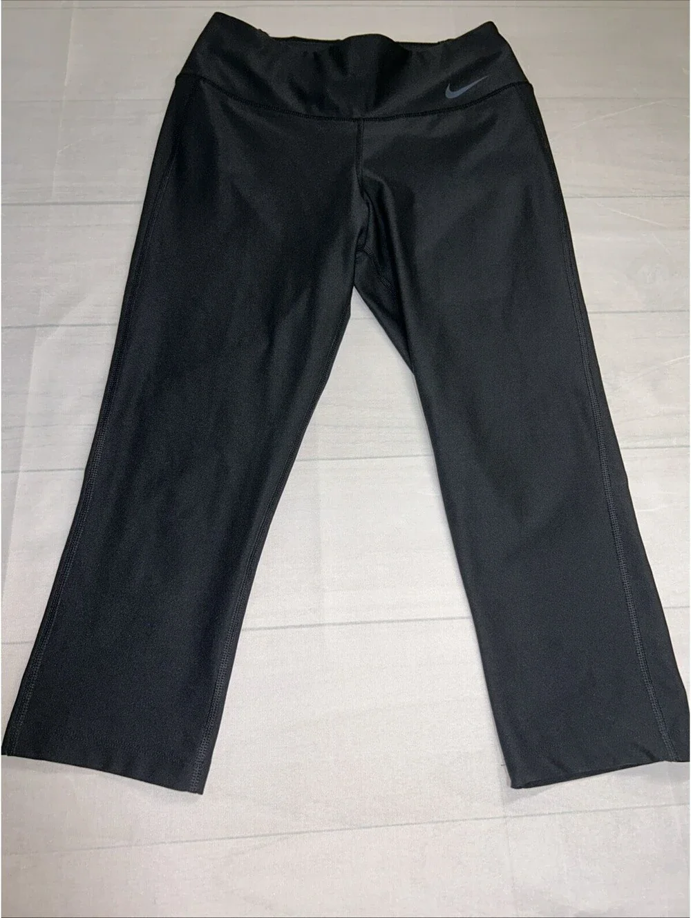 Nike Dri-FIT Women’s Capri Leggings Small Black Crop Athletic Workout Pants